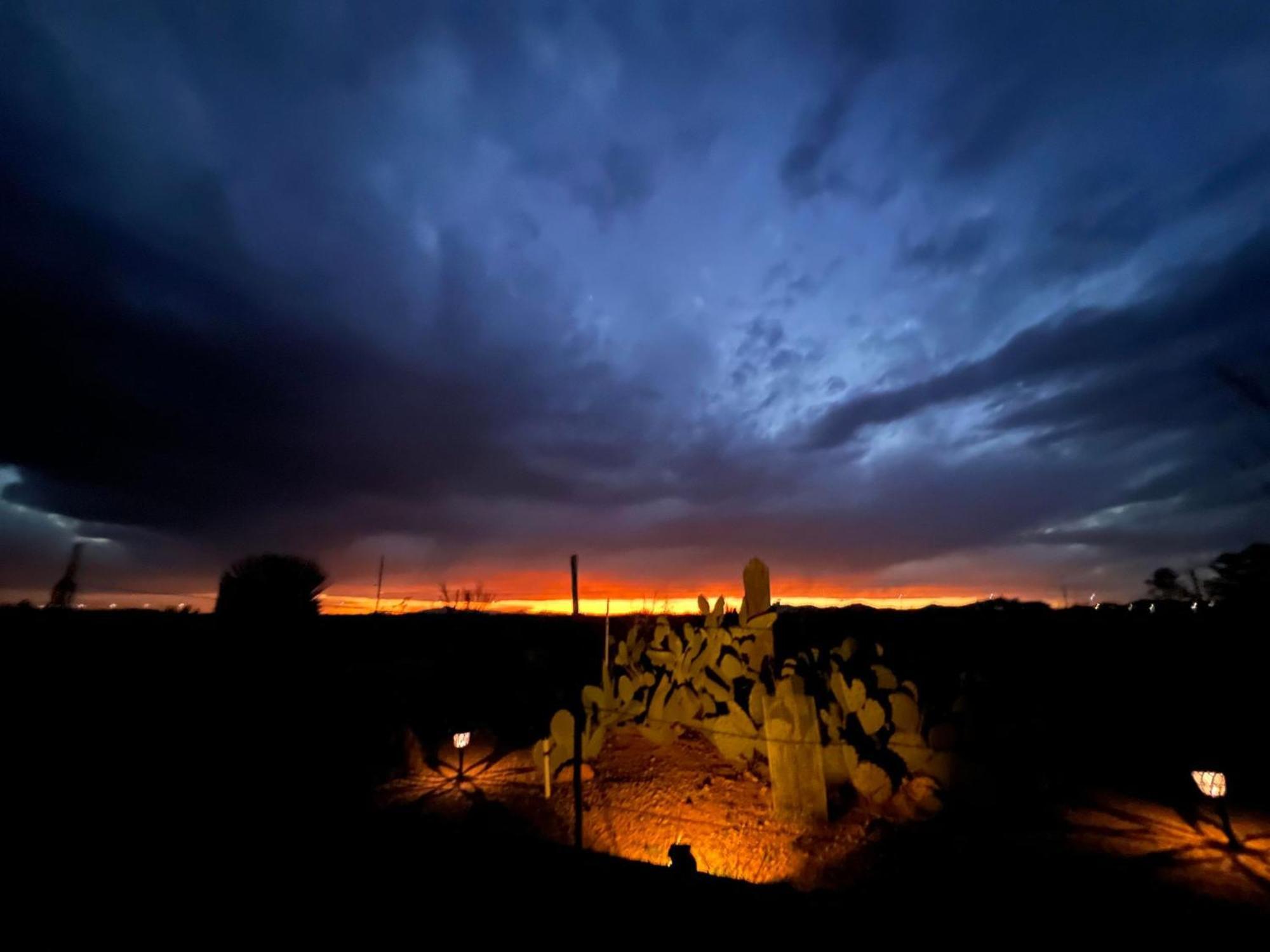 Hole In The Wall Getaway - Usa Mexico Border Bed And Breakfast Columbus 외부 사진