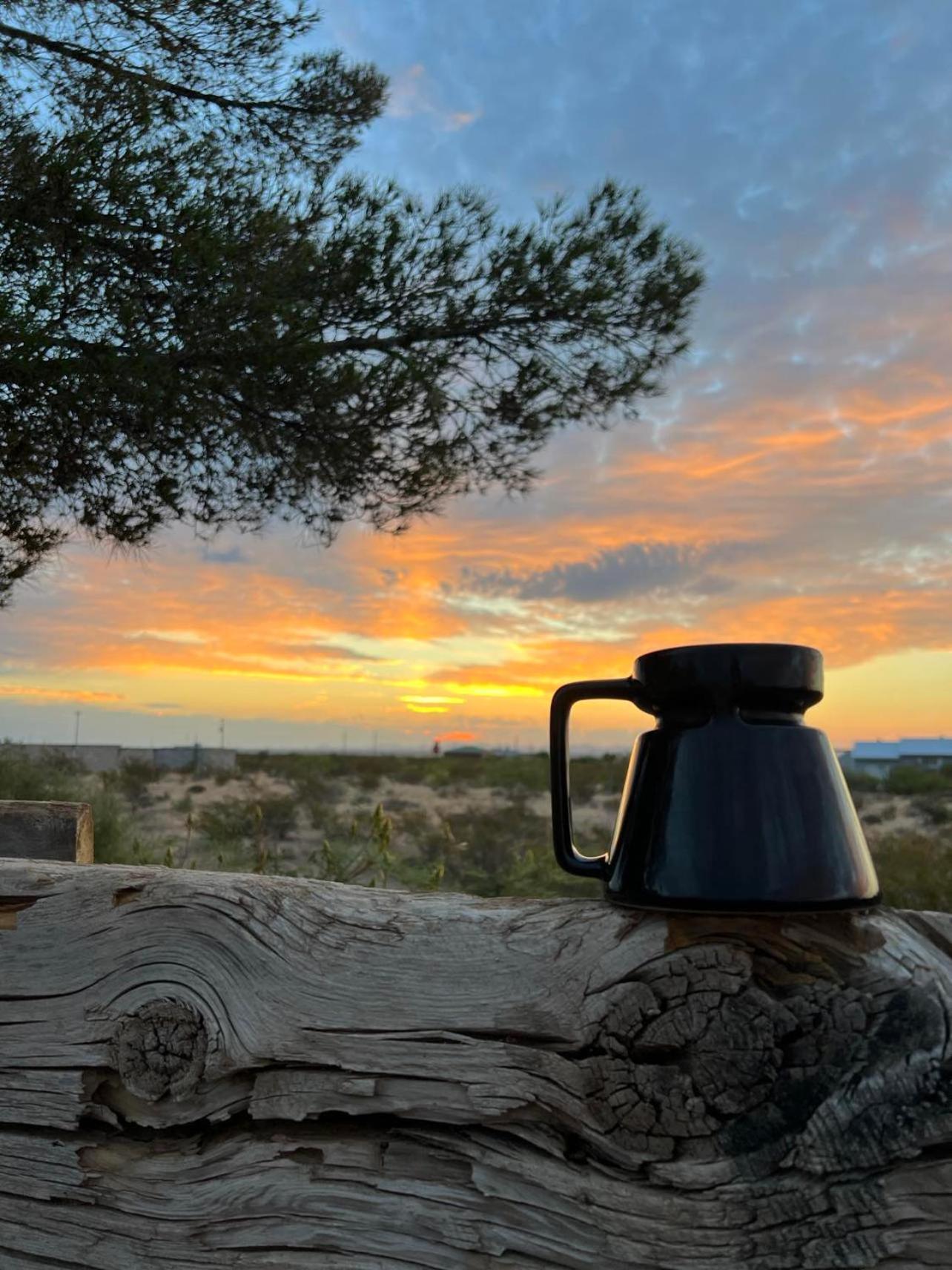 Hole In The Wall Getaway - Usa Mexico Border Bed And Breakfast Columbus 외부 사진