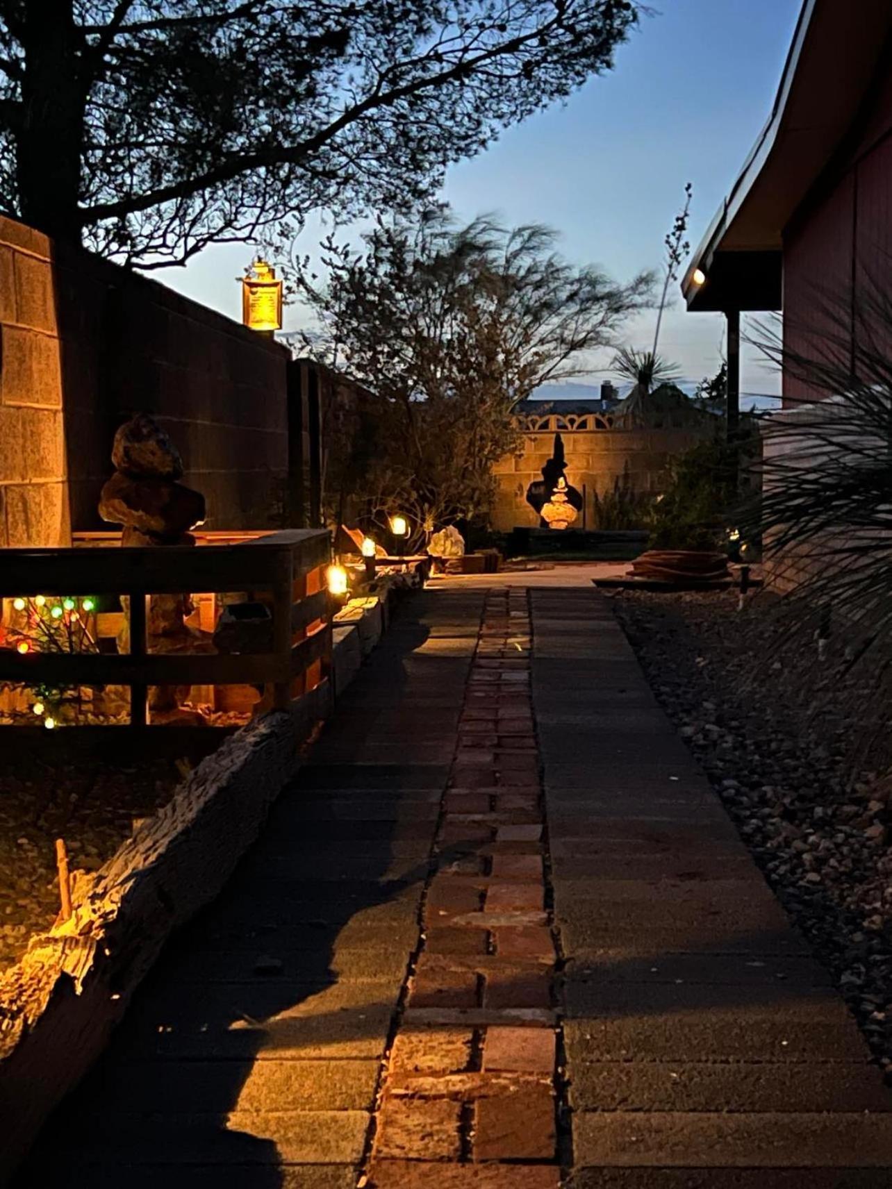 Hole In The Wall Getaway - Usa Mexico Border Bed And Breakfast Columbus 외부 사진