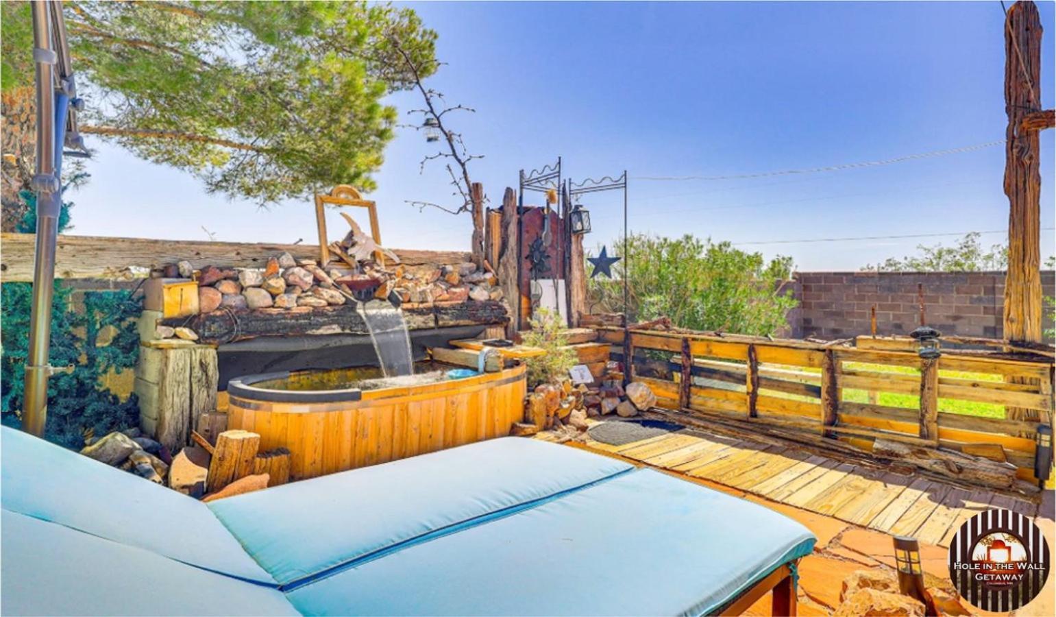 Hole In The Wall Getaway - Usa Mexico Border Bed And Breakfast Columbus 외부 사진