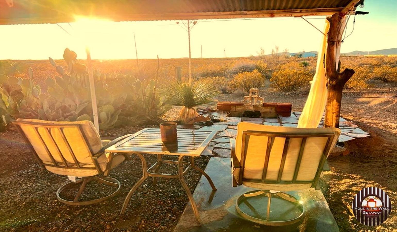 Hole In The Wall Getaway - Usa Mexico Border Bed And Breakfast Columbus 외부 사진