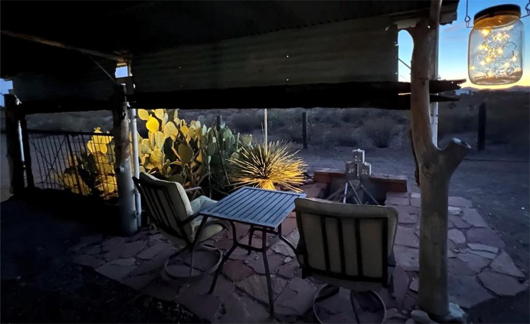 Hole In The Wall Getaway - Usa Mexico Border Bed And Breakfast Columbus 외부 사진