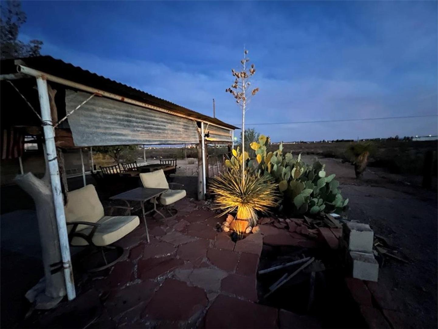 Hole In The Wall Getaway - Usa Mexico Border Bed And Breakfast Columbus 외부 사진